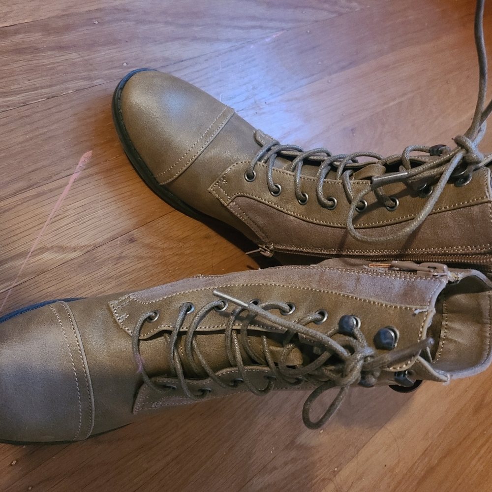 Suede like boots